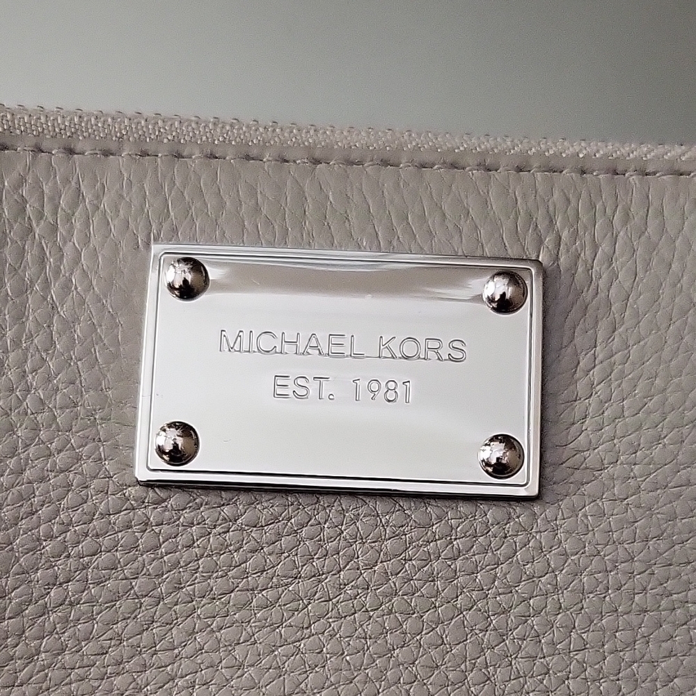 Michael Kors Light Gray Satchel and Wallet Set - Picture 8 of 10